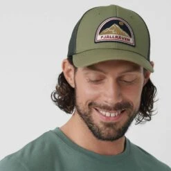 FJÄLLRÄVEN BADGE LÅNGTRADARKEPS Unisex - Cap 11 FJÄLLRÄVEN BADGE LÅNGTRADARKEPS Unisex - Cap -Globetrotter Kleidung Geschaft 5637915840 e badge langtradarkeps fjaellraeven 24
